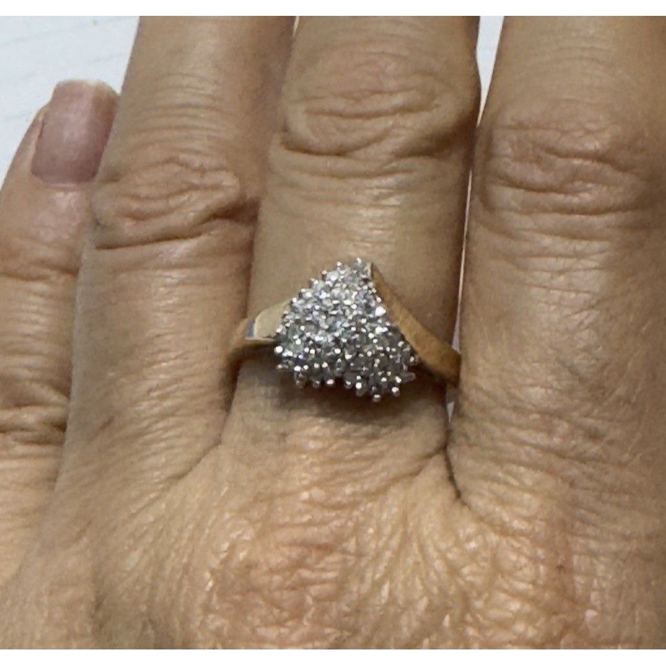 10k Yellow Gold Dimond Chips Cluster Ring Heart Love Sz 7 Dainty Delicate 3.43gr